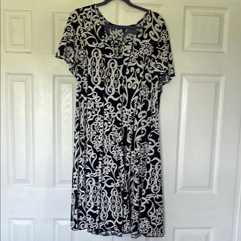 Women's 2X navy blue and white pattern dress